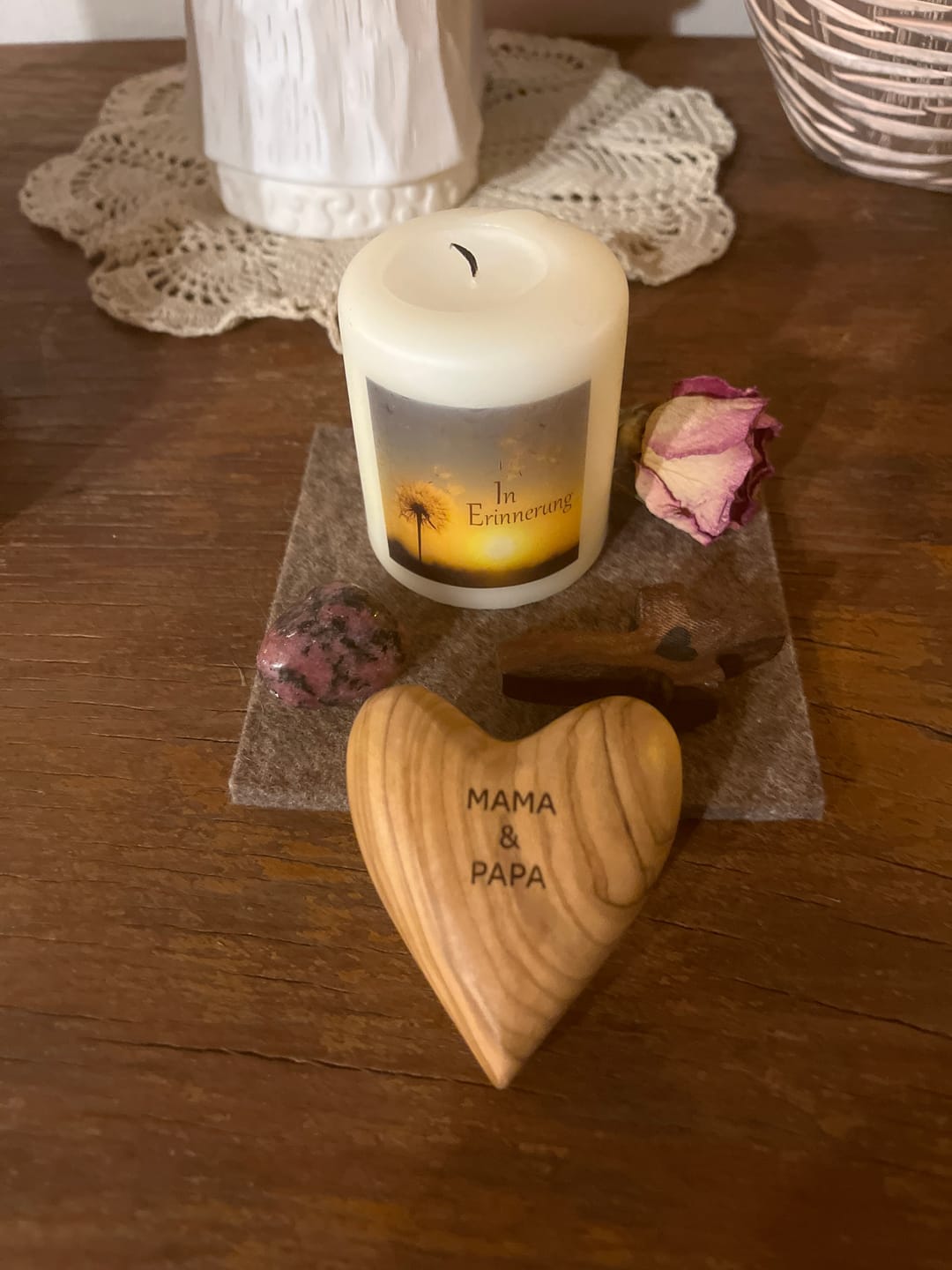 Customer photo review of Personalisiertes Olivenholz Herz mit Gravur | Handschmeichler als liebevolles Geschenk für Hochzeit, Valentinstag & Jubiläum