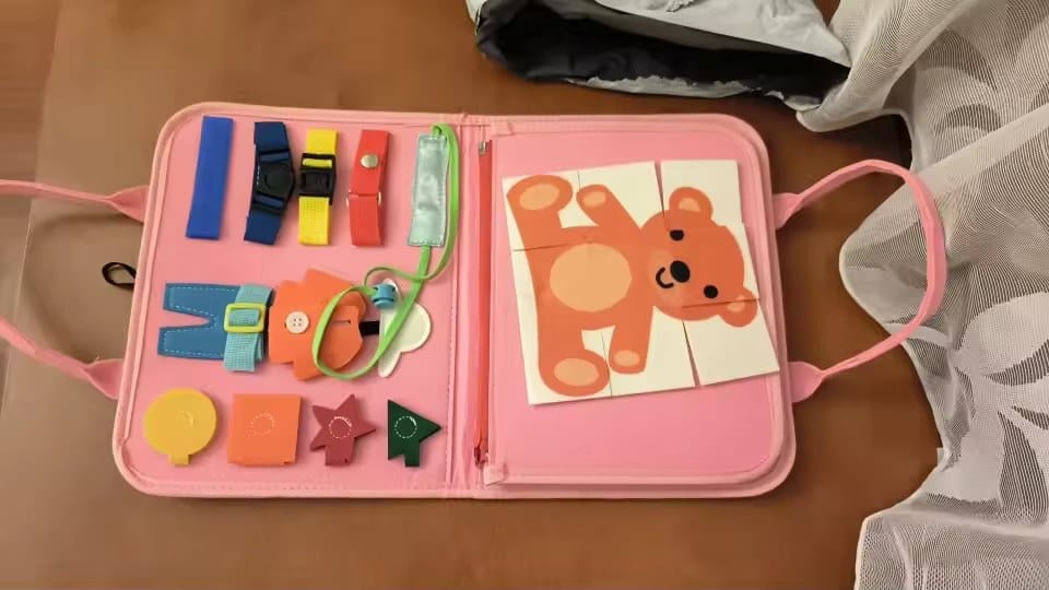 Customer photo review of Montessori Busy Book Kleinkind | Aktivitätsbuch Feinmotorik Lernspielzeug Selbstständigkeit