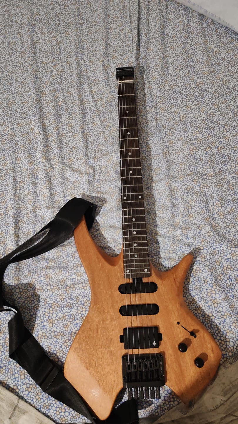 Customer photo review of Donner HLX-500 Chitarra elettrica senza paletta【Modello originale NHL-500】