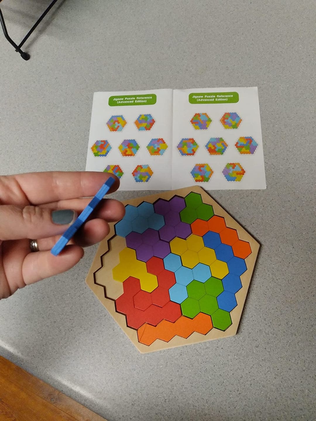Customer photo review of Holz Hexagon Puzzle Lernspielzeug | Kognitives Motorikspiel Geometrie Kleinkind
