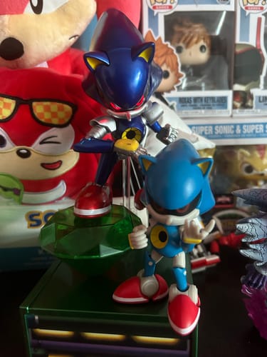 Customer's Modern Metal Sonic collector figure displayed on a green base alongside another smaller figure.