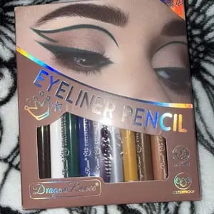 Customer photo review of Cores Vibrantes Lápis Delineador à Prova D'Água 12 Tons