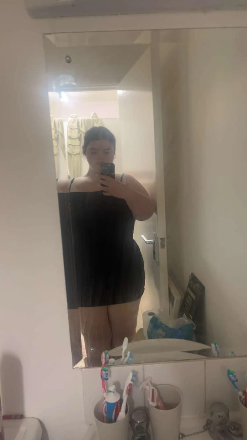 Customer photo review of Robe Léa – Mini robe moulante à fines bretelles