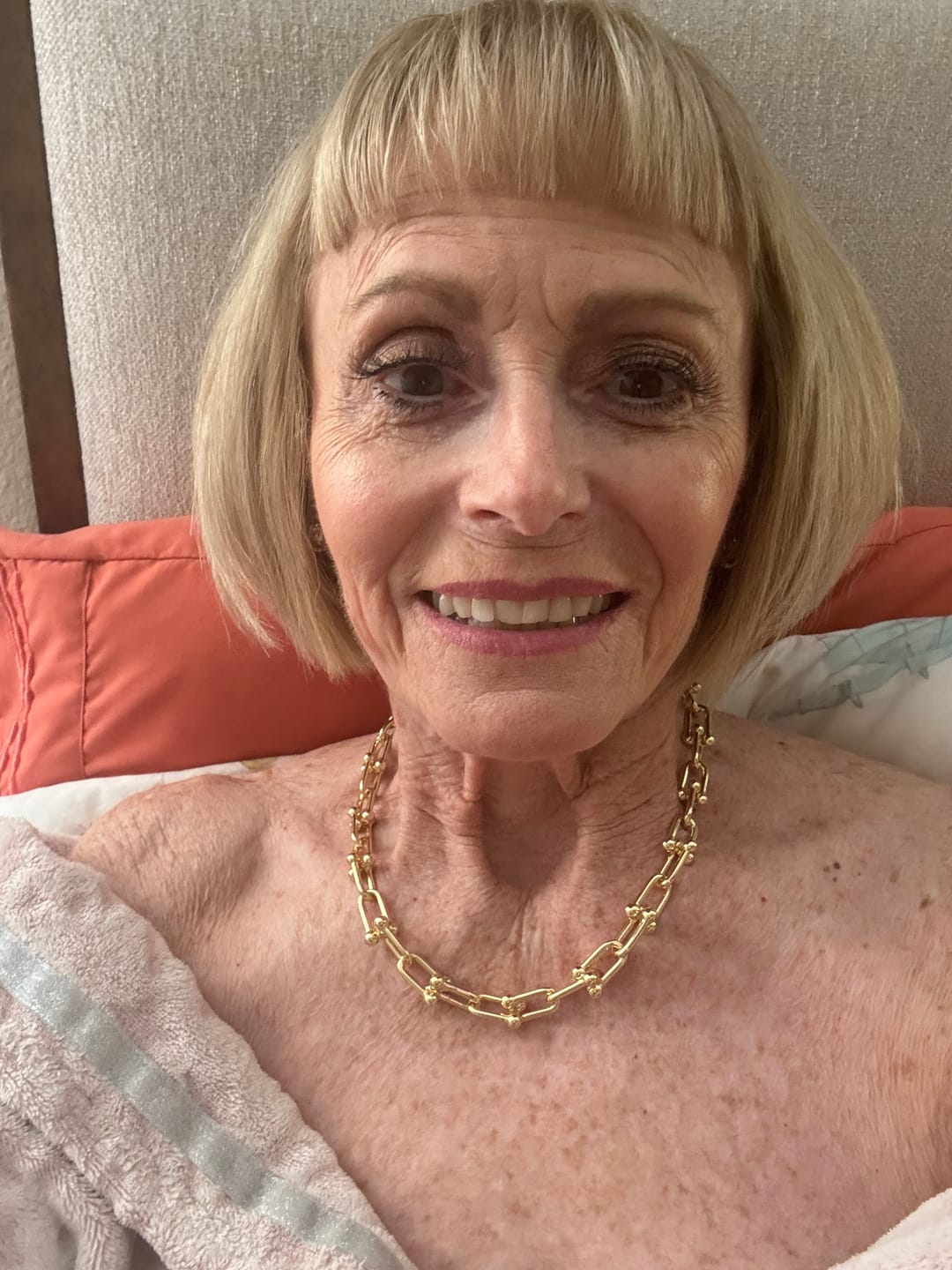 Customer photo review of Elos Necklace