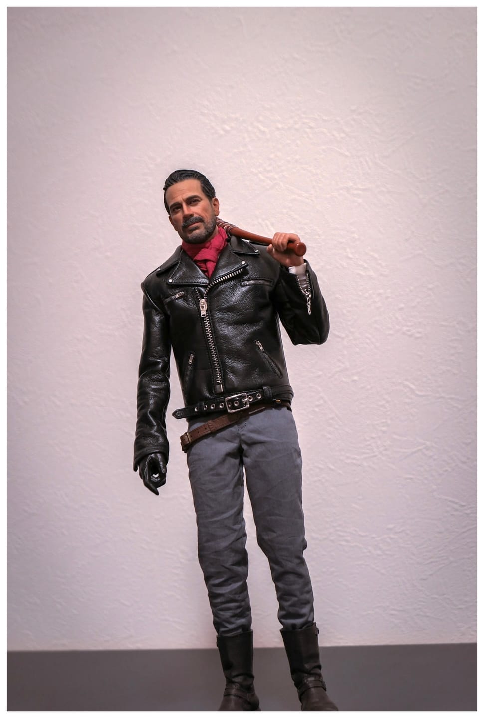Customer photo review of The Walking Dead: S8 Negan Smith 1/6 Collectible Figure