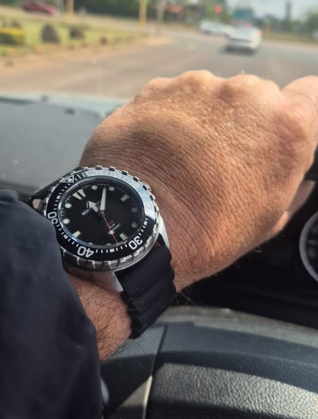 Customer photo review of NORTH EDGE Tactical TRITON Solar 300m Waterproof Diving Watch