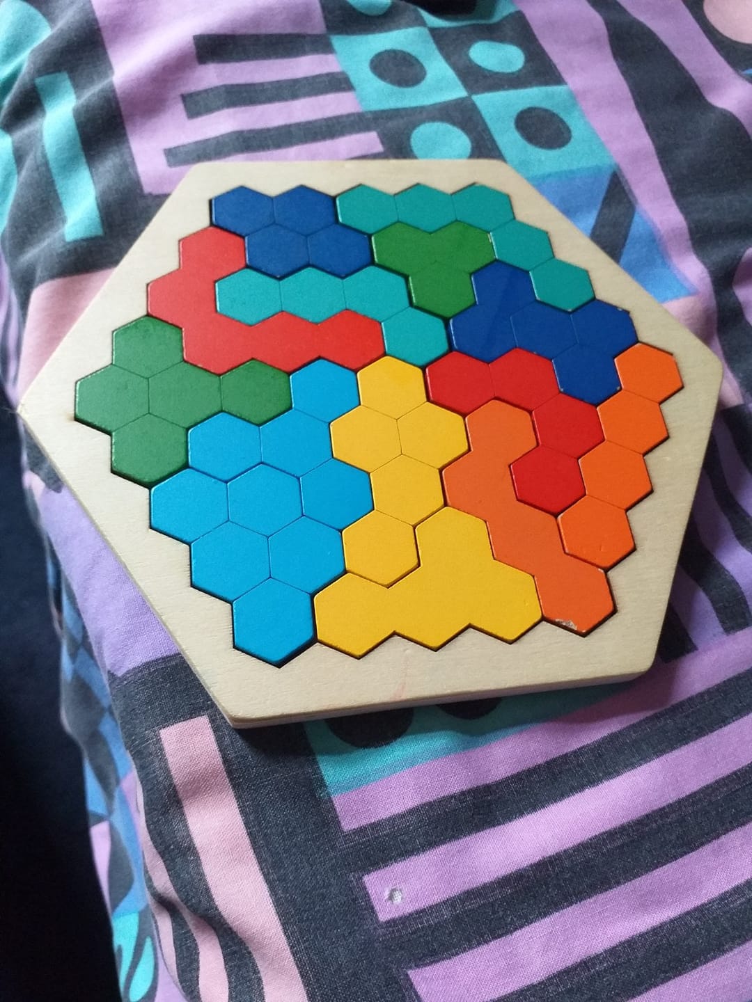 Customer photo review of Holz Hexagon Puzzle Lernspielzeug | Kognitives Motorikspiel Geometrie Kleinkind
