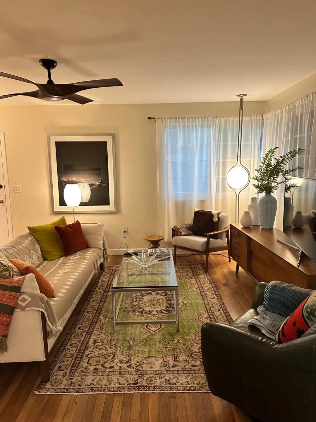 Customer photo review of Tension Pole Floor Lamp for Living Room, 250 to 280 cm