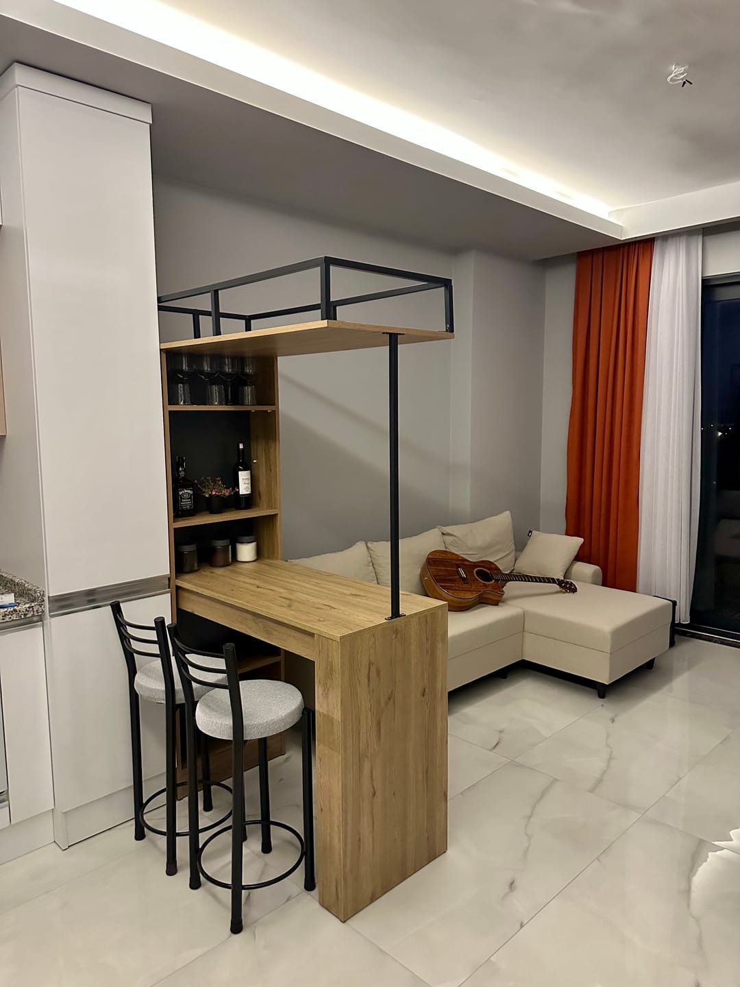 Customer photo review of Rani JA117 Bar Masası Raflı Mutfak Yemek Masası Sepet Ceviz