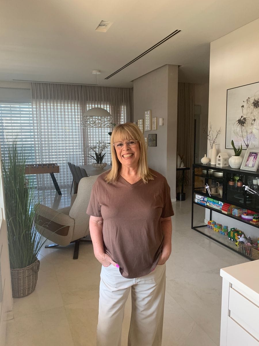 Customer photo review of חולצת וי אוברסייז סטפני חאקי