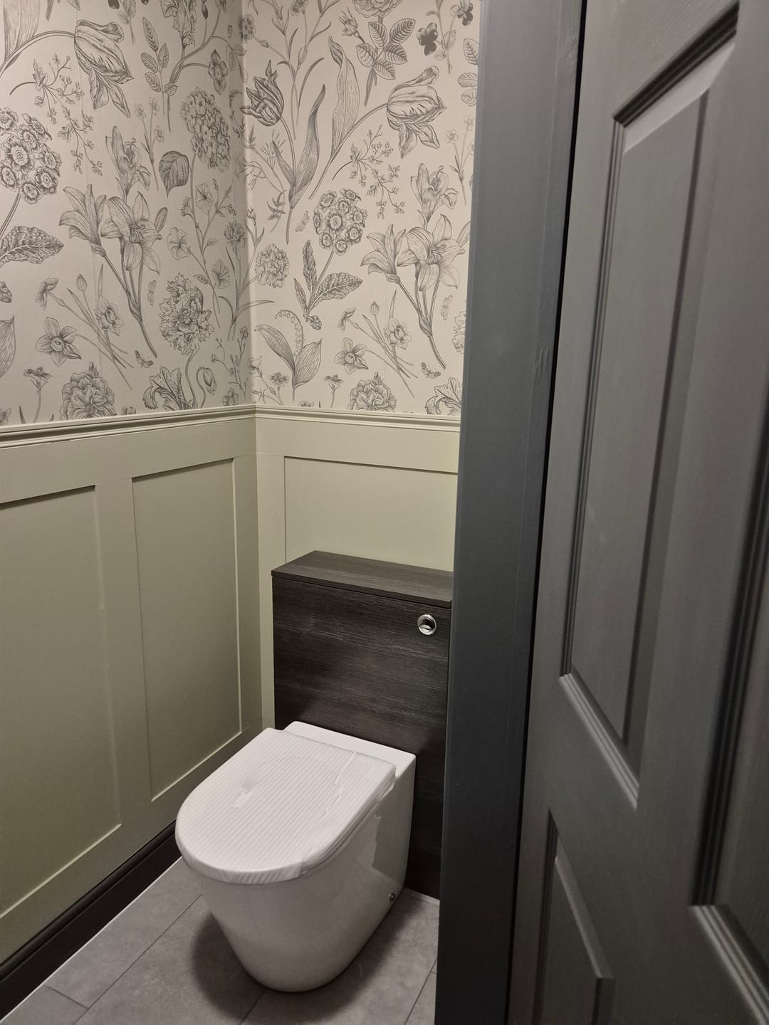 Customer photo review of Priscilla - Botanical Floral Plants Wallpaper