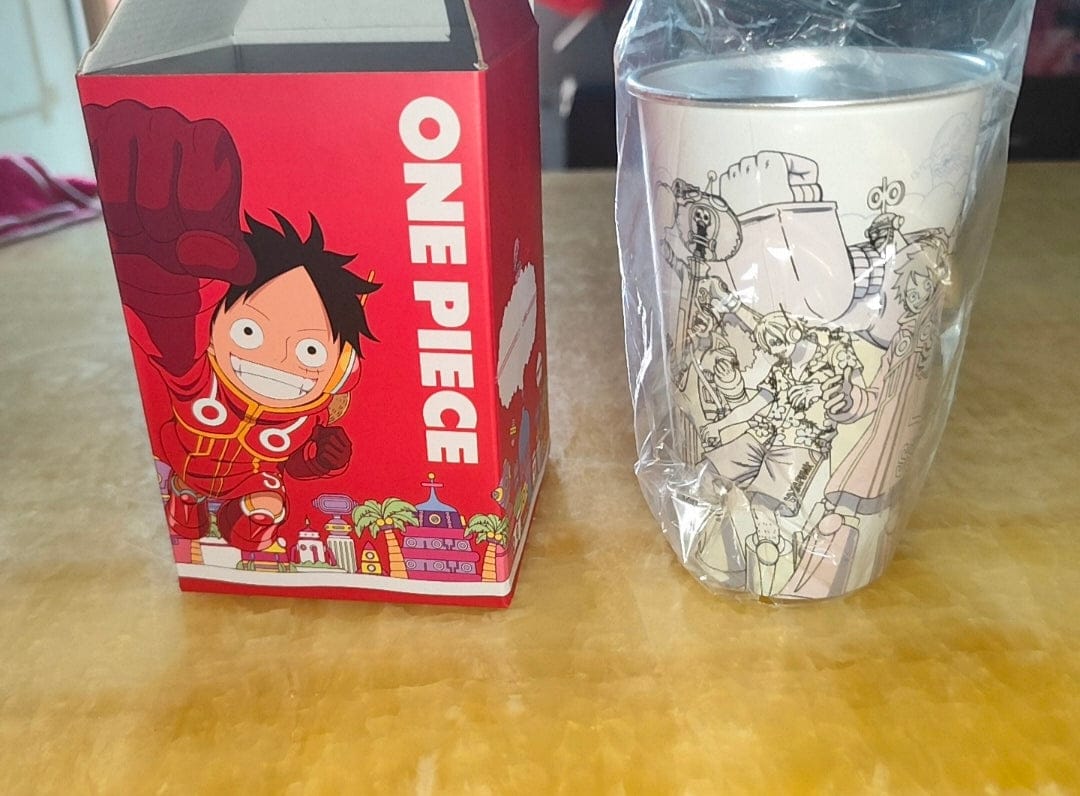 Customer photo review of Limited Edition Egghead Strawhats Cold Sensitive Color Changing Cup