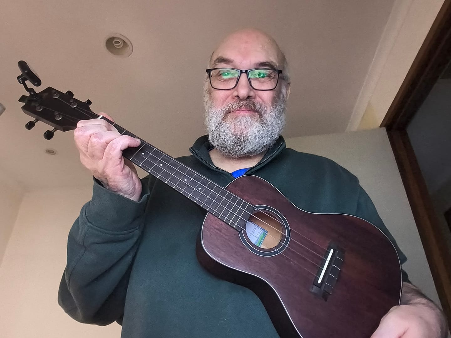 Customer photo review of KA-SMH-C All Solid Satin Mahogany Concert Ukulele w/Gigbag