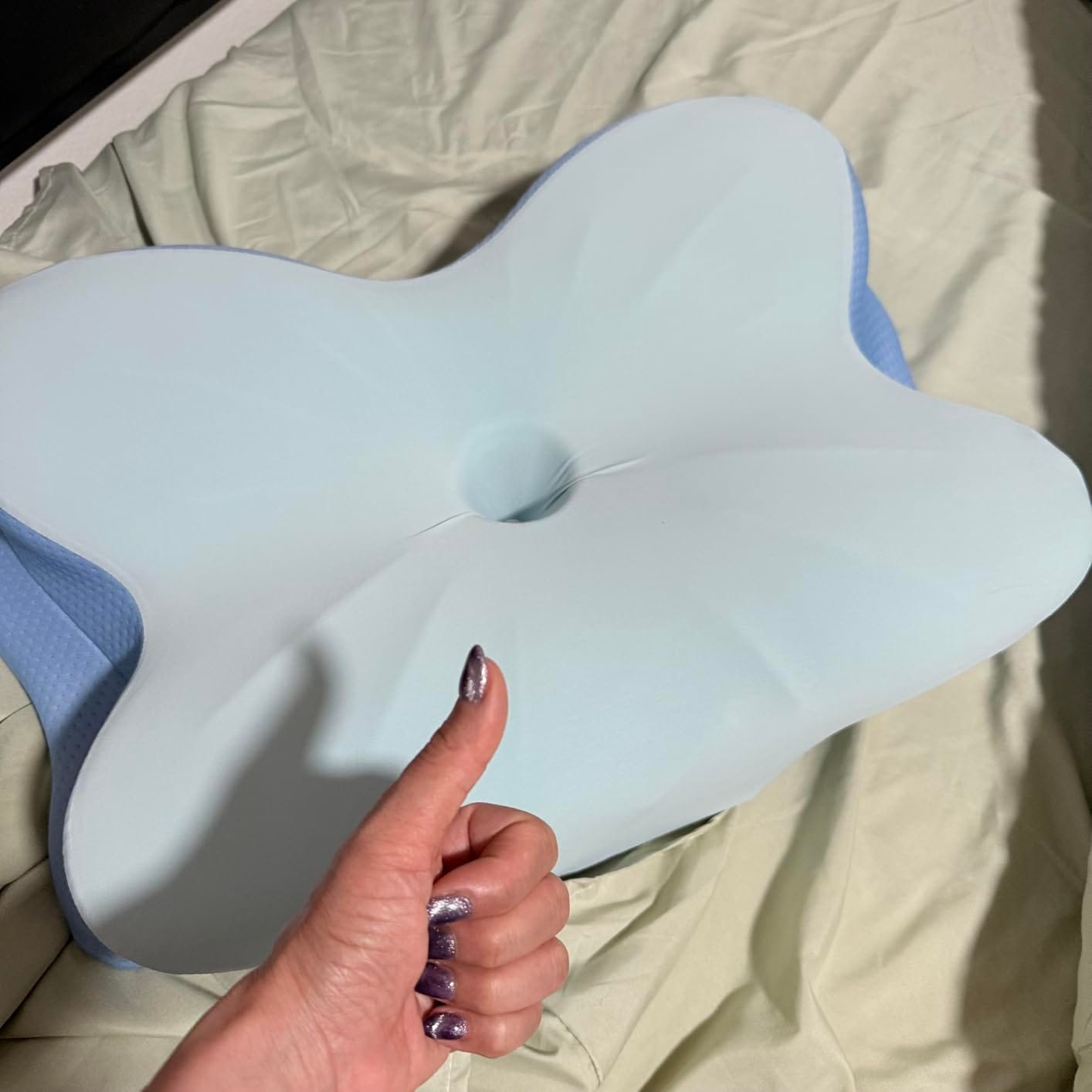 Customer photo review of Ergonomisches Nackenstützkissen ErgoContour
