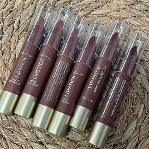 Customer photo review of Idratazione e Lunga Tenuta Matita Labbra Opaca Set Nude Marrone