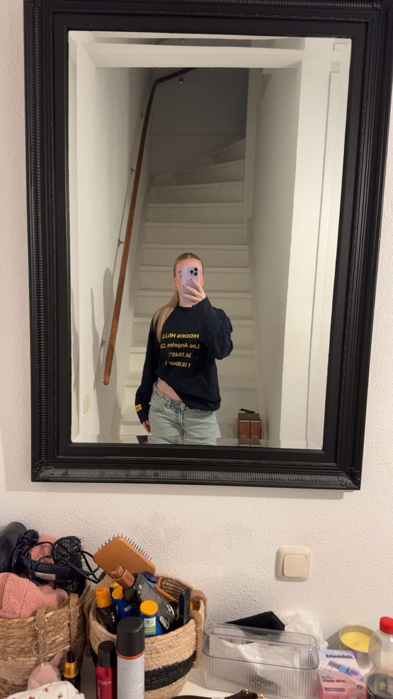 Customer photo review of VINTAGE LOGO LONGSLEEVE T-SHIRT AMBER/NAVY