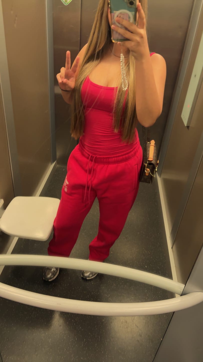 Customer photo review of LABEL TANK TOP RASPBERRY RED