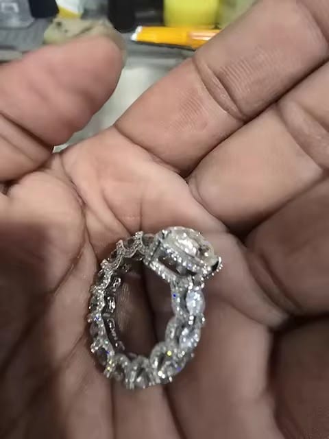 Customer photo review of Luxury Pear Cut Moissanite Diamond Ring Women