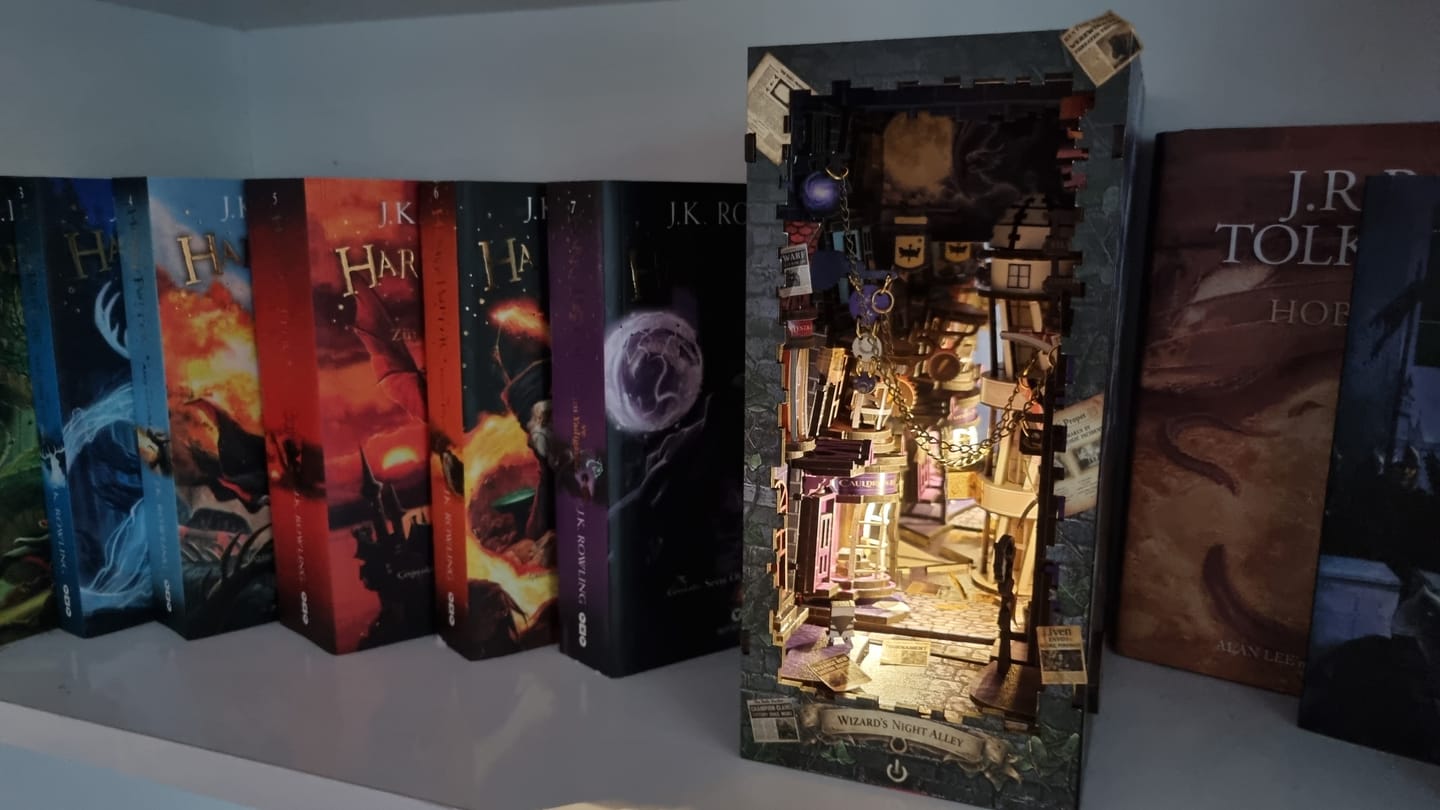 Customer photo review of Wizard's Night Alley Book Nook Kiti | 275 Parça DIY Dekor