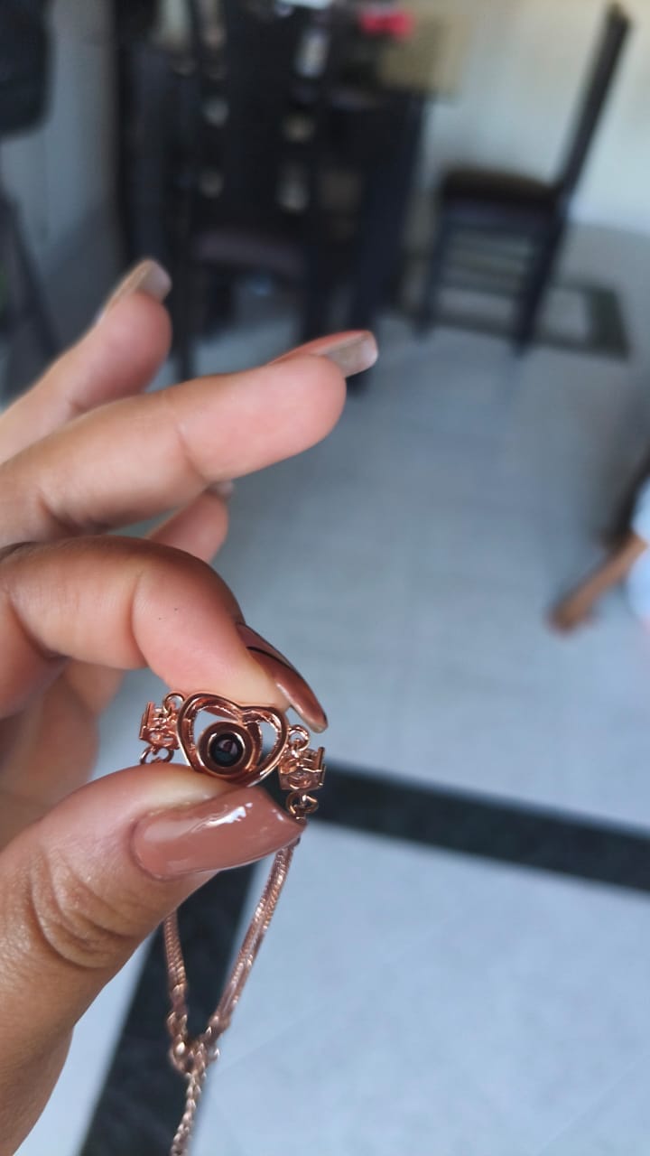 Customer photo review of Brazalete de corazón con foto personalizada de proyección