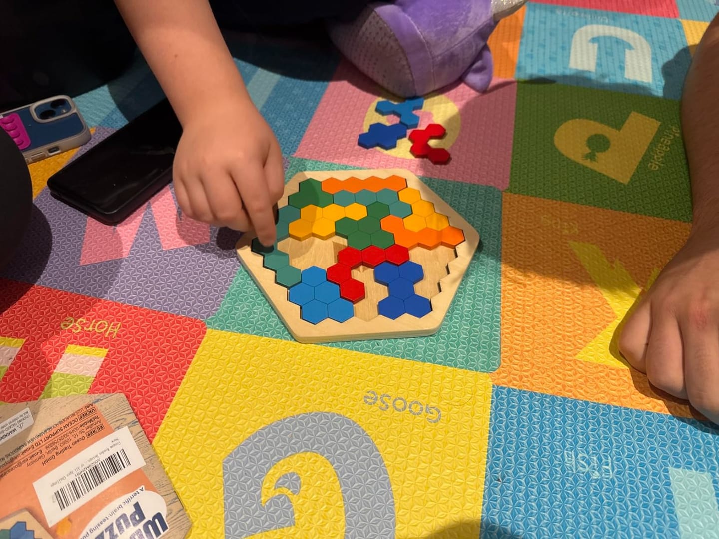 Customer photo review of Holz Hexagon Puzzle Lernspielzeug | Kognitives Motorikspiel Geometrie Kleinkind