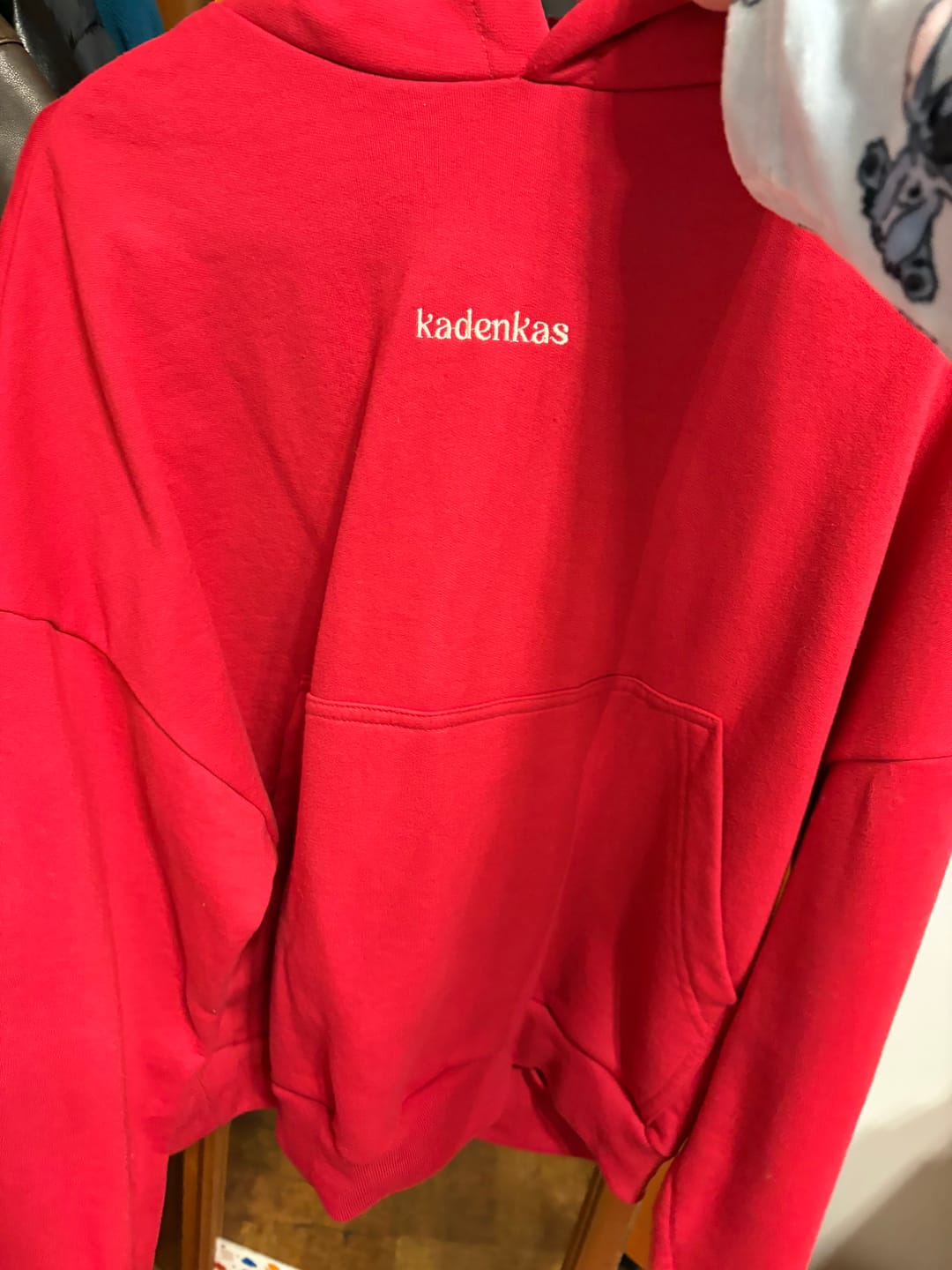 Customer photo review of (PRE-VENTA) POLERÓN HOODIE ROJO - OVERSIZE CON GORRO LOGO Y ESPALDA BORDADO