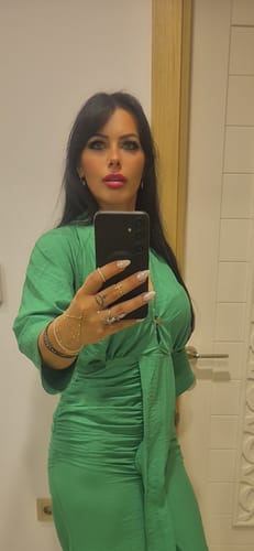 Customer's True Blue Opticcolors lenses appearing on their eyes in a mirror selfie.