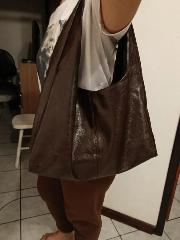 Customer photo review of Bolso Tote Martina - Bolso Minimalista Estilo Slouchy