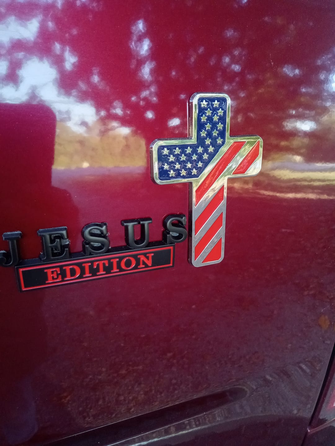 Customer photo review of Christianartworkshop 3D Metal Jesus Edition Letter Car Emblem with US Flag Pattern Cross: A Symbol of Faith & National Honor