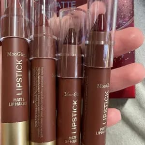Customer photo review of Idratazione e Lunga Tenuta Matita Labbra Opaca Set Nude Marrone