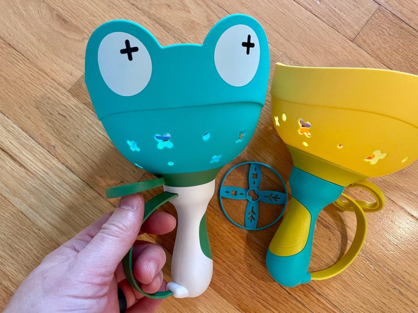 Customer photo review of Frosch Scheibenwerfer Kinderspielzeug | Fliegende Scheiben Outdoor Zugschnur UFO Starter