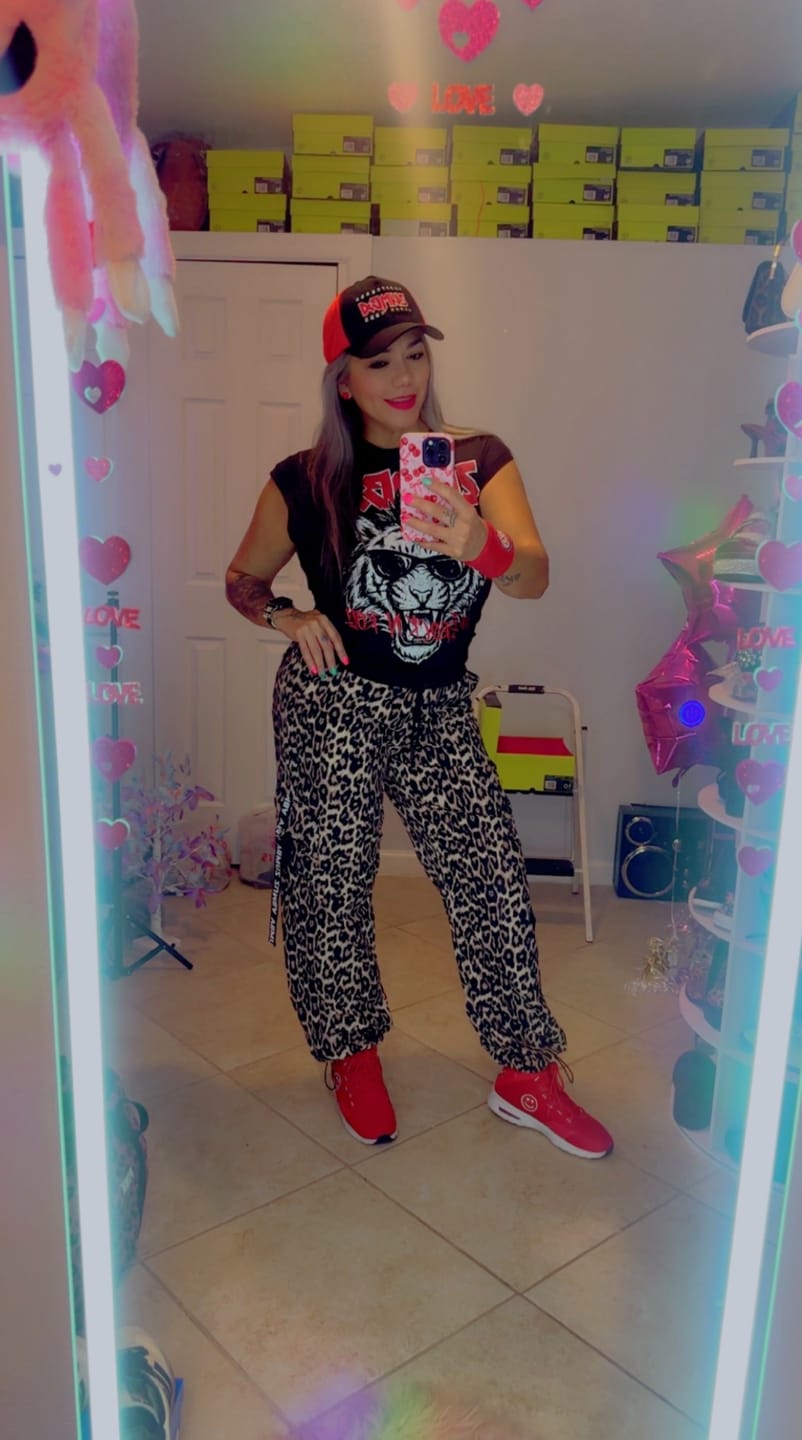 Customer photo review of Rock 'n' Roll Extended Shoulder Loose Tank
