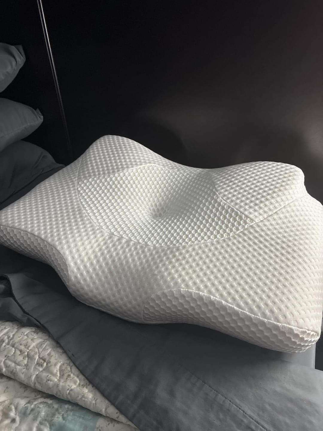 Customer photo review of Ergonomisches Nackenstützkissen ErgoNest – Höhenverstellbar