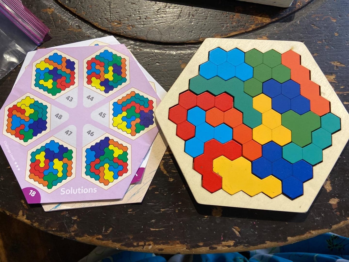 Customer photo review of Holz Hexagon Puzzle Lernspielzeug | Kognitives Motorikspiel Geometrie Kleinkind