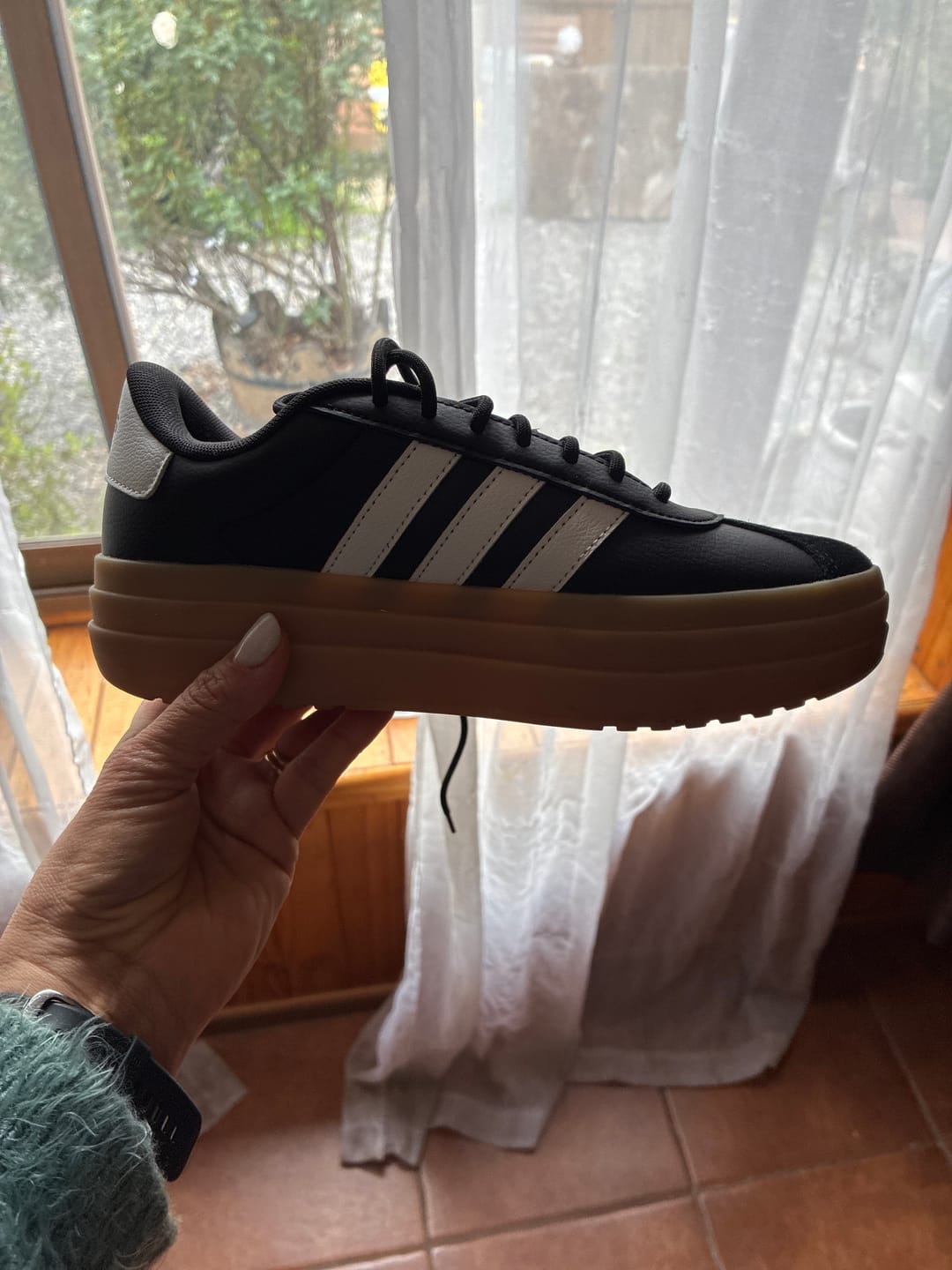 Customer photo review of Zapatilla Adidas Vl Court Bold Plataforma Mujer Negro - Blanco - Suela Gum