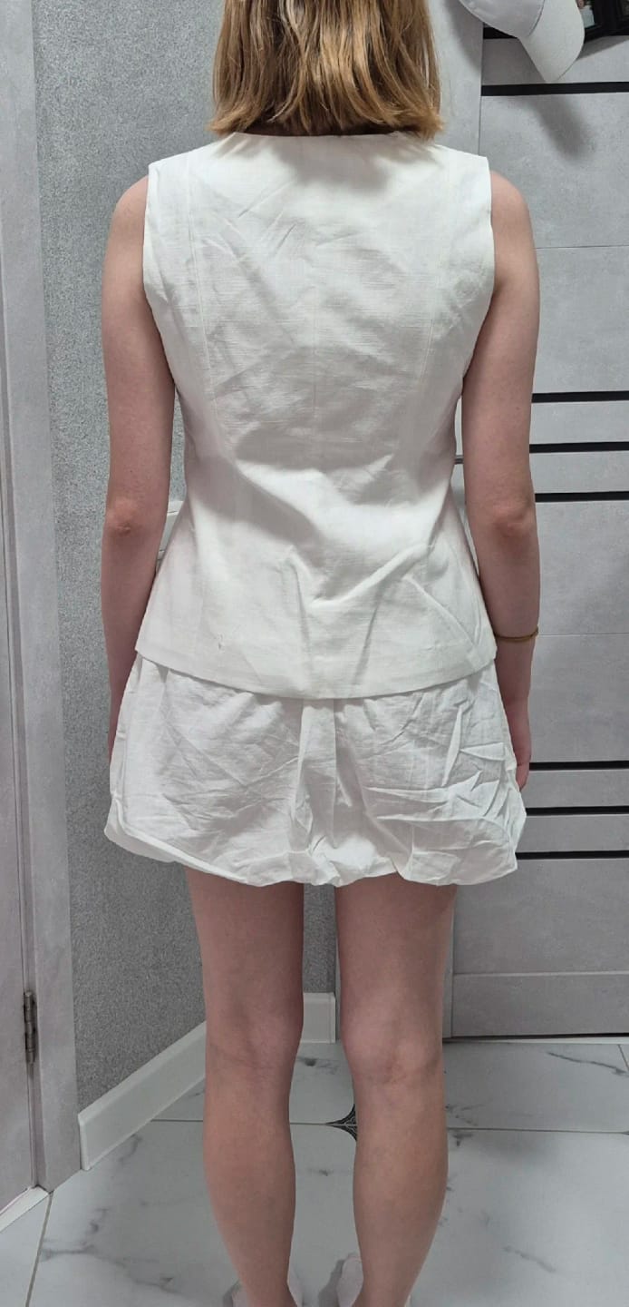 Customer photo review of Conjunto de Dos Piezas Irene - Top sin Mangas y Falda Corta