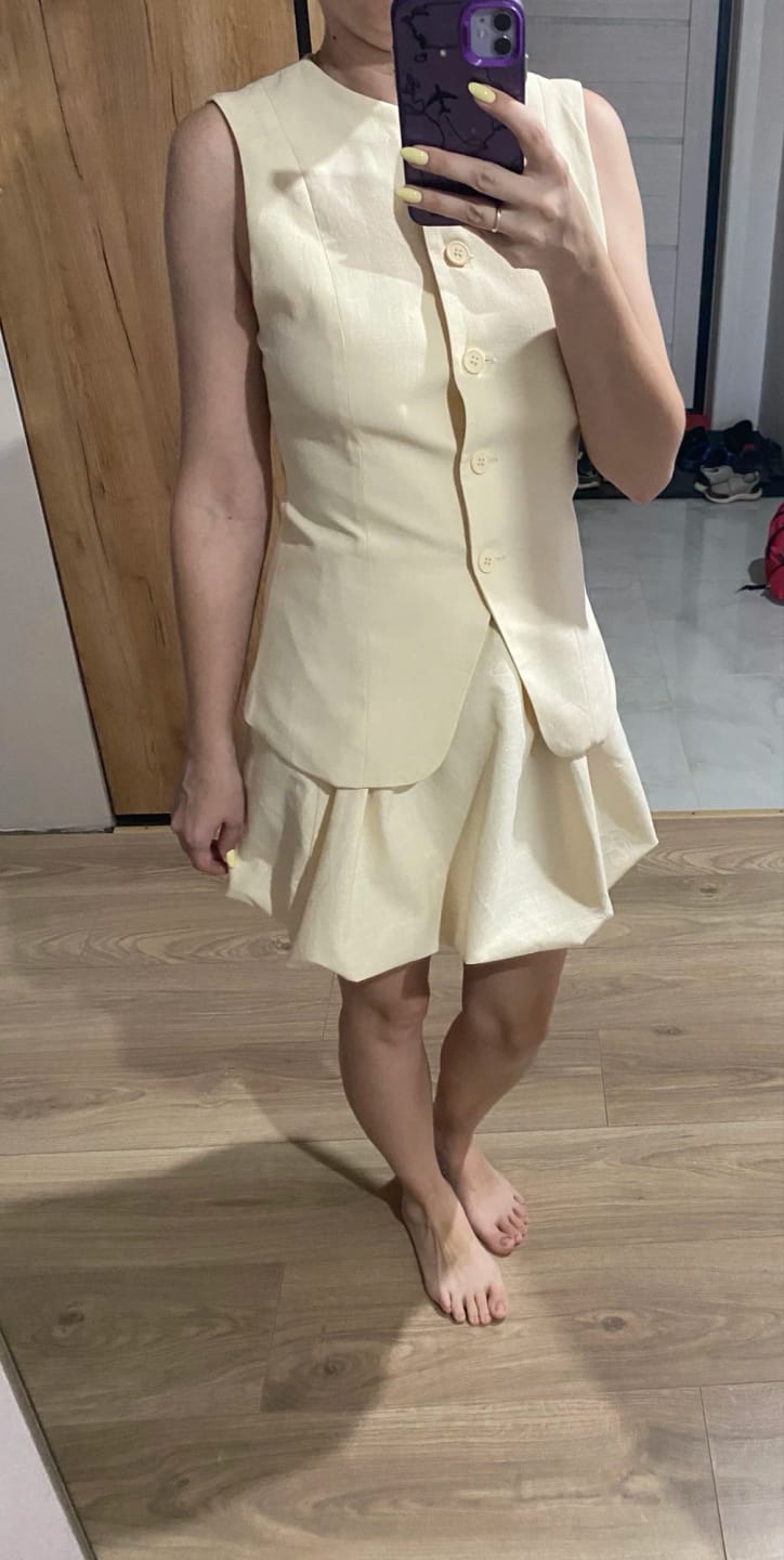 Customer photo review of Conjunto de Dos Piezas Irene - Top sin Mangas y Falda Corta