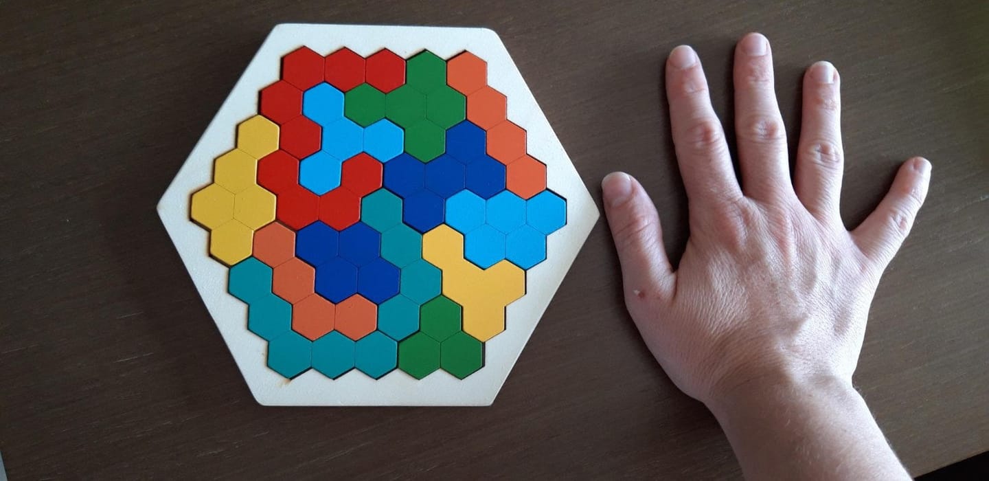 Customer photo review of Holz Hexagon Puzzle Lernspielzeug | Kognitives Motorikspiel Geometrie Kleinkind