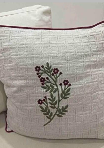 Customer photo review of Hermes Nakışlı Kırlent Kılıfı