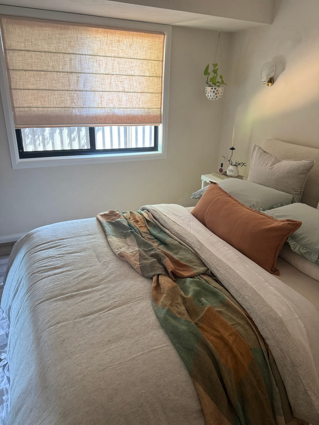 Customer photo review of SmartWings Motorized Linen Roman Shades 50%/70%/100% Blackout Daphne