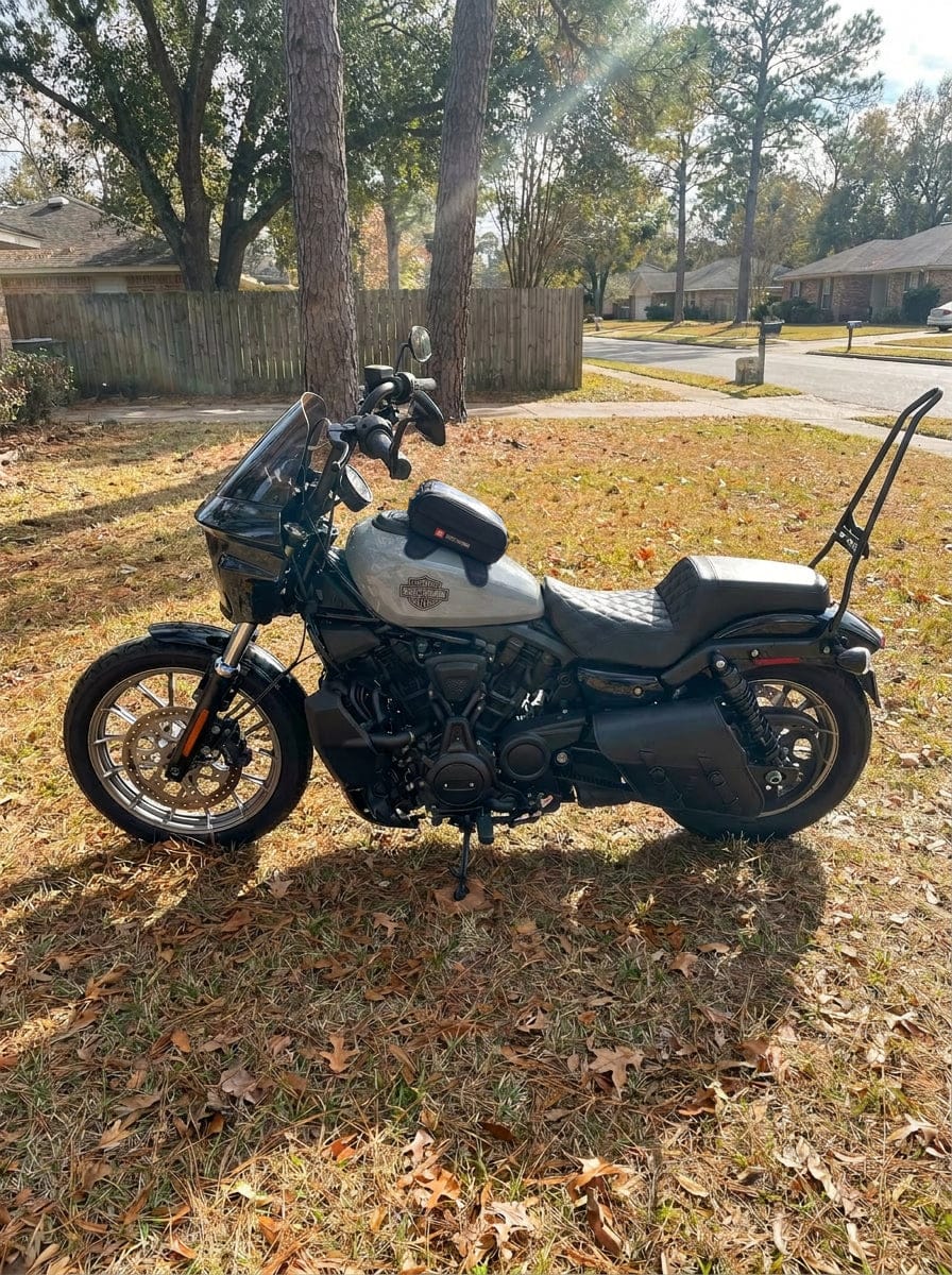 Customer photo review of 4L - Atlas Magnetic Harley Davidson Motorcycle Tank Bag