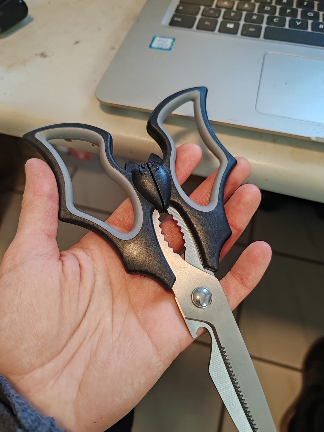 Customer photo review of Fledermaus Küchenschere mit Flaschenöffner – Elizabat