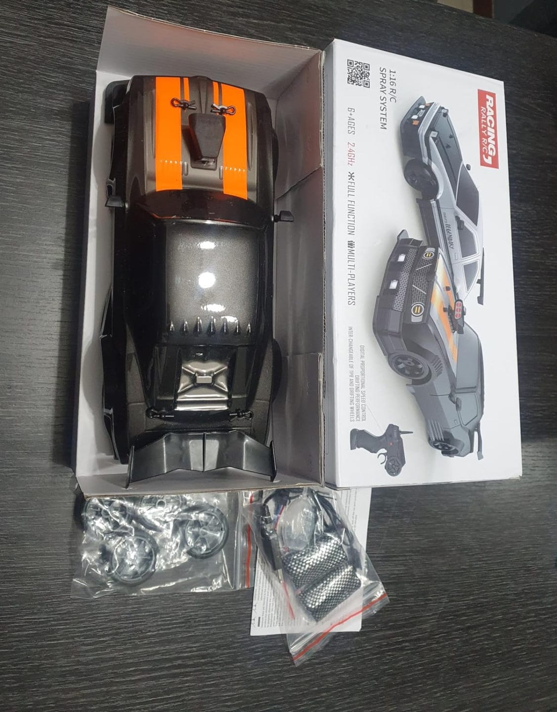 Customer photo review of RC Drift Auto mit Auspuff Ferngesteuertes Auto | 1:16 Maßstab Raucheffekt Wiederaufladbar Kinder