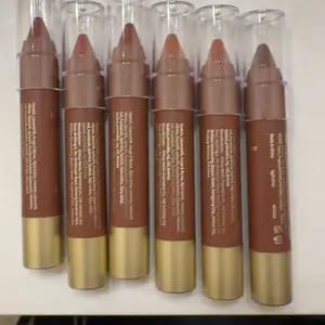 Customer photo review of Idratazione e Lunga Tenuta Matita Labbra Opaca Set Nude Marrone