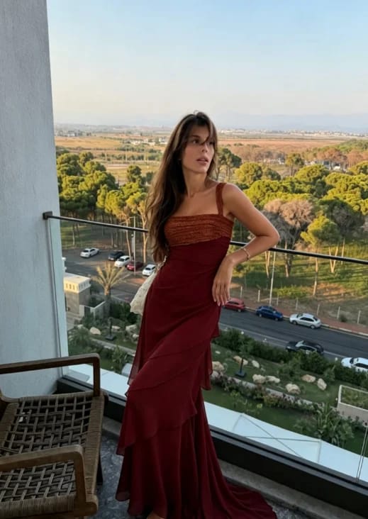 Customer photo review of Paula - Elegante Vestido Largo Sin Mangas con Volantes en Cascada