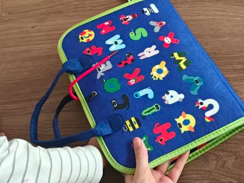 Customer photo review of Montessori Busy Book Kleinkind | Aktivitätsbuch Feinmotorik Lernspielzeug Selbstständigkeit
