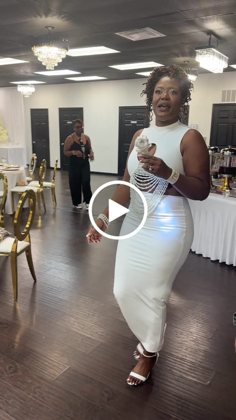 Customer video review of Siren Code Pearls Skirt Set White