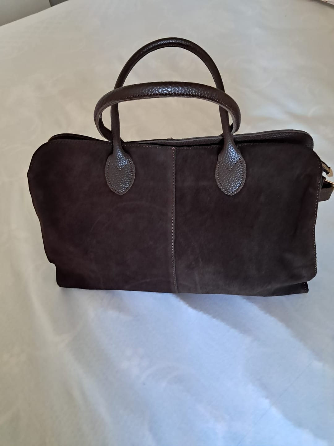 Customer photo review of Totem XL | Büyük Boy Hakiki Süet Deri El ve Omuz Çantası | Kahverengi