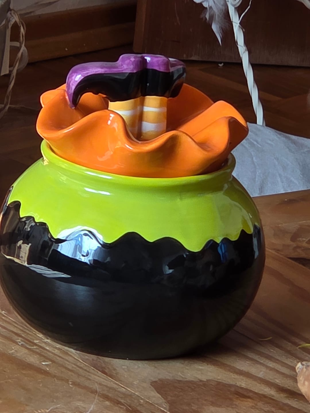 Customer photo review of Halloween Keksdose Wicked Treats im Hexenkessel-Design