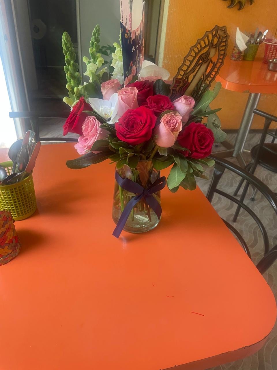 Customer photo review of Latido - Arreglo de Rosas Rojas y Rosas con Orquídea